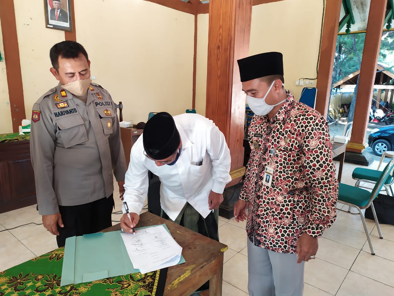 KESEPAKATAN BERSAMA FORKOMPIMCAM, TOKOH AGAMA DAN TOKOH MASYARAKAT KECAMATAN SARANG DALAM KEGIATAN KEAGAMAAN PADA MASA PENDEMI COVID-19